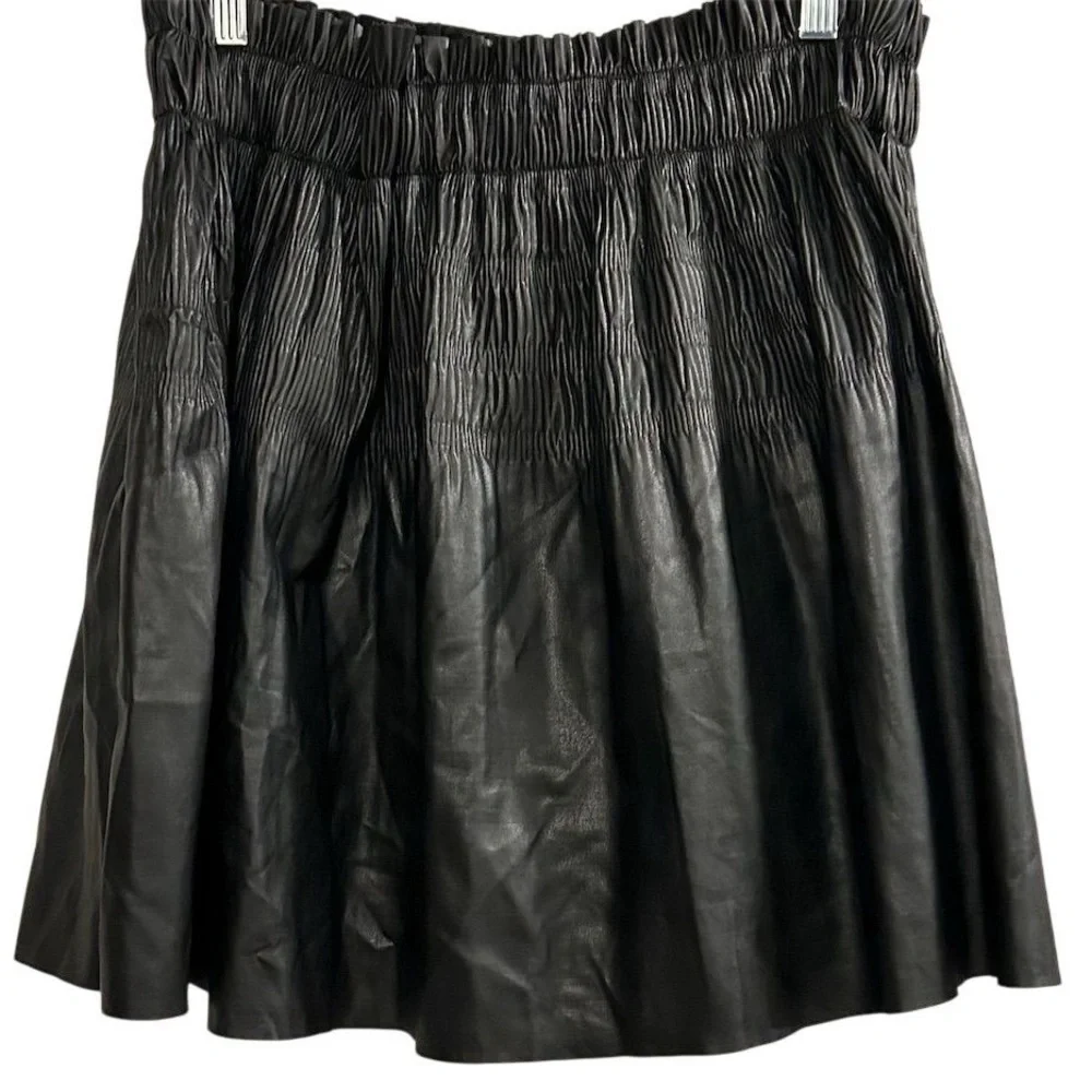 7‎ For All Mankind Women's Black Faux Leather Mini Skirt Size M pleated Lined